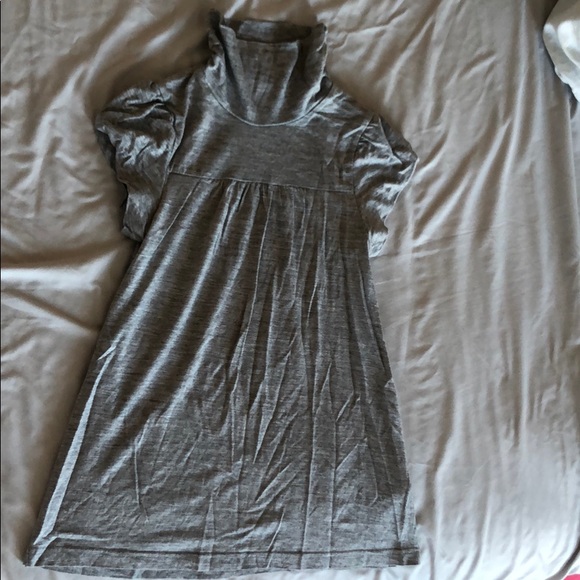 Grey Poofy sleeves Turtle neck top - Picture 3 of 4